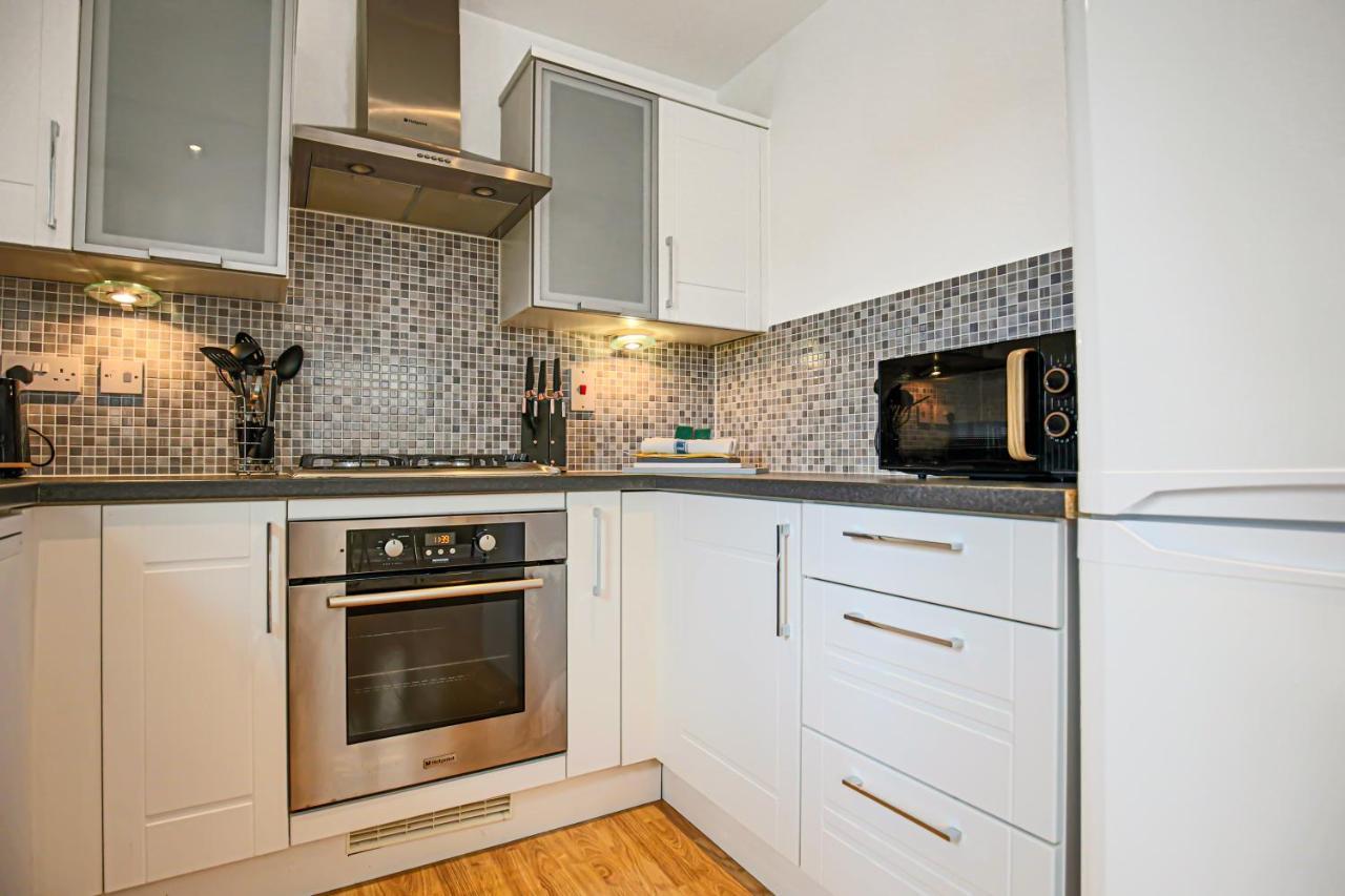Stylish Apartment With Balcony, Free Parking, Fast Wifi And Smart Tv With Sky And Netflix By Yoko Property Milton Keynes Kültér fotó